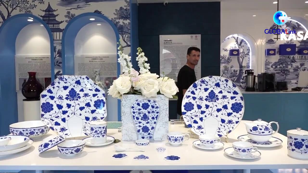 GLOBALink Jingdezhen and Iznik s Ceramic Dialogue on the Silk Road-Xinhua[00-02-38][20250616-144829243].jpg